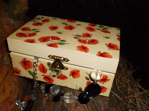 KRABIČKA NA BIŽU S MÁKY dekorace dárek krabička vlčí máky na šperky 