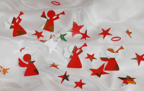 výseky - Vánoce papír vánoce scrap recyklace přání vánoční scrapbook dárky přáníčko výseky scrapbooking pro děti svátky výseky z papíru přáníčka tvorba z papíru recyklace papíru scrabooking 