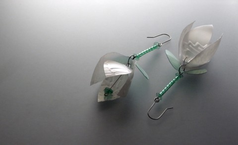 Náušnice Fuchsia-Bílo-Zel zelená náušnice recyklace perleťová hypoalergenní alergik chirurgická ocel pet láhve 