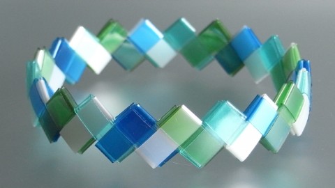 Náramek Perla-Mod-Zel-Tyrkys origami náramek zelená modrá recyklace tyrkysová perleťová plast hypoalergenní alergik pet láhve 