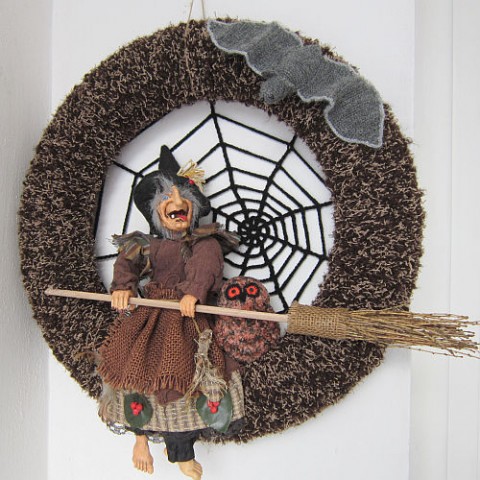 Čarodějnice Grizelda - XXXL věnec domov dekorace originální čáry netopýr věnec věneček čarodějnice sova koště na zeď na dveře crochet do bytu babizna kouzla slet knitting petrovy kameny 