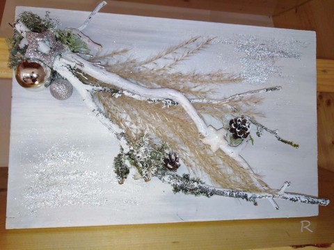 Vánoční obraz z přírodnin koule obraz vánoce přírodní třpytky bílý stříbrné klacíky 