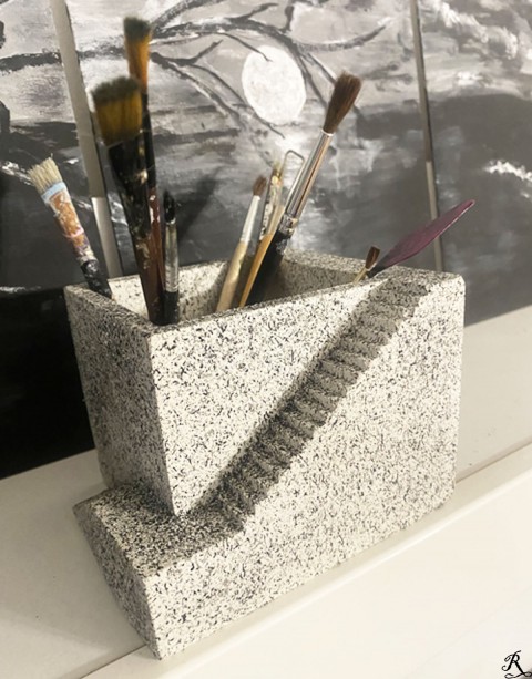 Stojánek na tužky květináč dekor stojánek schody černobílý držák beton efekt žula 