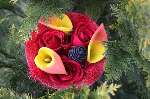 ohnivá.. dárek kytice valentýn kaly ohnivá kulatá červenožlutá pro ženu žlutočervená červené růže 