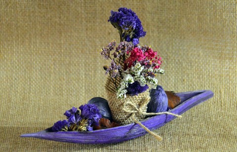 lodička veze květinový dáreček.. originální lodička dáreček přírodní béžová modrofialová romantický květinový malý do bytu falová sušinový na nábytek jutovina 