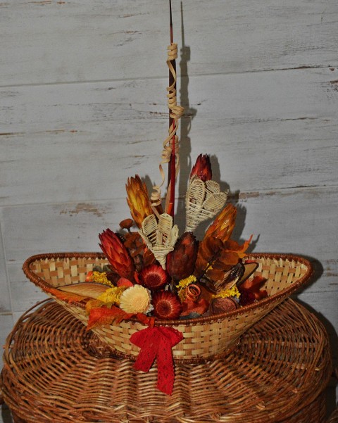 podzimní lodičkový výstřih;-).. dřevěné originální dárek oranžová interiér loďka přírodní béžová loď podzimní proutěná červenooranžová aranžmá hořčicová sušinové béžovohnědá 