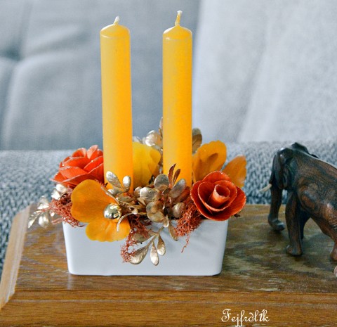 teplo domova.. dekorace originální zlatá svícen bílá svíčky zimní podzimní oranžové hřejivý aranžmá do bytu oranžovobílí žardinka 