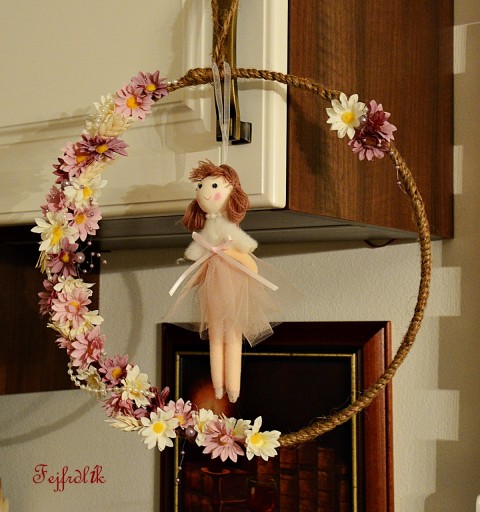 Květuška kruh víla panenka věnec kopretiny jutový kopretinový růžovábéžovorůžová 