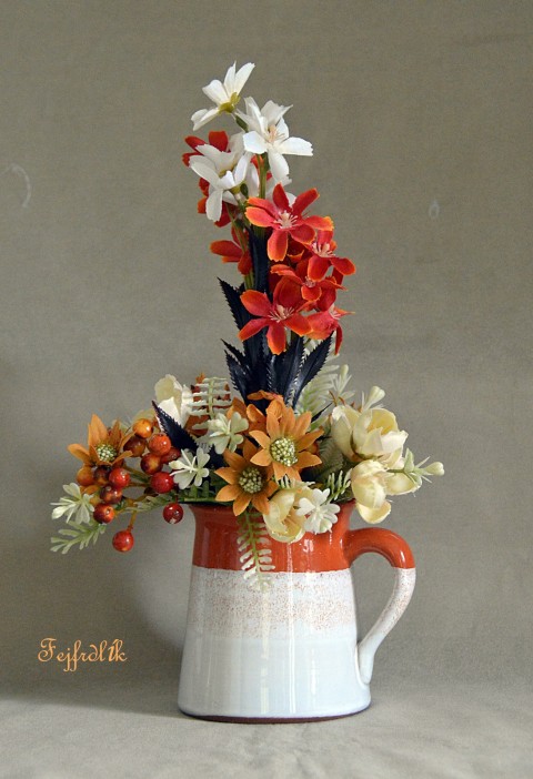 nejen podzimní potěšení dekorace originální oranžová hrnek keramický květinová celoroční aranžmá příjemný oranžovobílá 