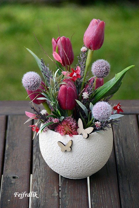 tulipány v kouli.. dekorace dárek koule jarní bambulky tulipány aranžmá v kouli bordovovínová 