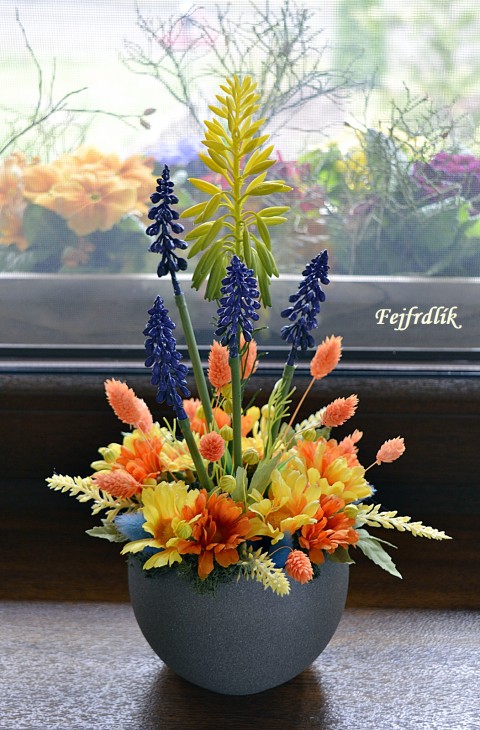 jaro v kouli :).. domov dekorace modrá oranžová jarní žlutá jaro kytice kopretiny aranžmá žlutooranžová na okno v kouli modřence 