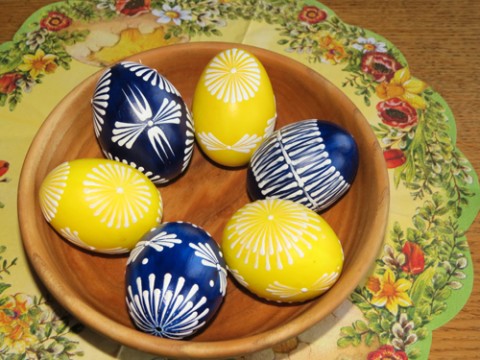 Velikonoční kraslice - tm.modré-žl velikonoce voskované vajíčka kraslice vajíčko skořápka svátky velikonoční kraslice výdutek vyfouklé vajíčko 