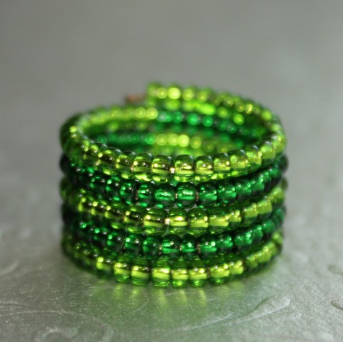 Prstýnek - zelený zelená prsten drát příroda pruhy kruhy prstýnek tráva les paměťový mech široký 