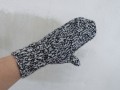Ručně pletené černobílé palčáky