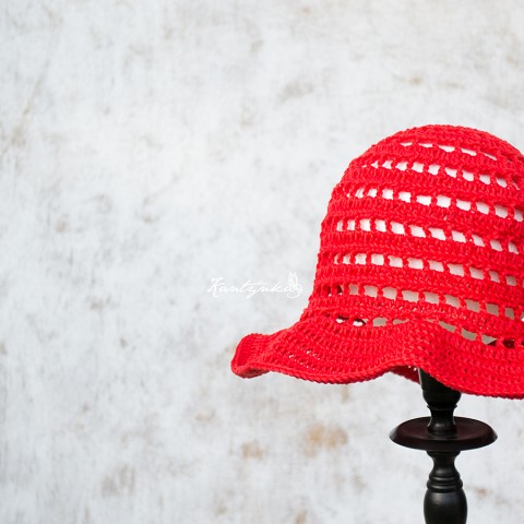Klobouček na přání :) červená dárek čepice jarní čepička holčička holčičí dívčí elegantní klobouk dětský dáreček jaro klobouček rudá romantický čepka sladký slušivý dívenka 
