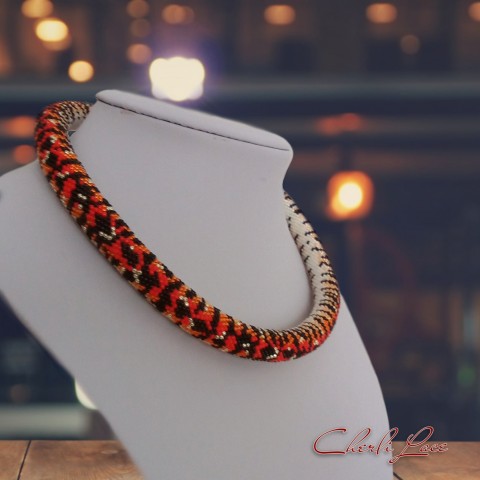 Náhrdelník Tygr, háčkovaná dutinka šperk náhrdelník tygří dárek korálky tygr vánoce háčkovaná dutinka oslava do práce 