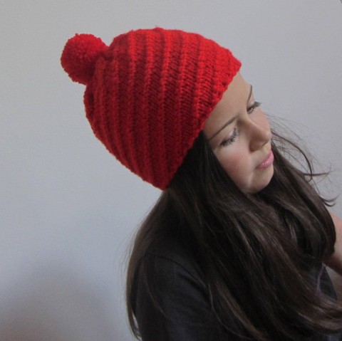 Červená pletená zimní čepice čepka zima  