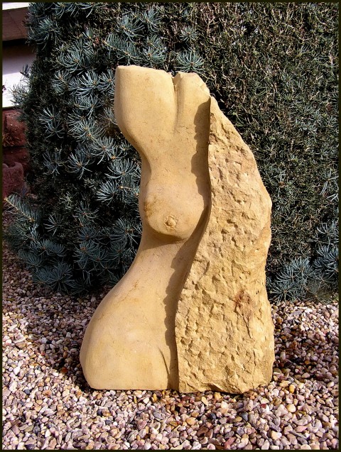 SOCHA Z KAMENE  - *TORZO* plastika socha sochy skulptura zahradní socha socha z pískovce socha do zahrady. sochy z pískovce exteriérová socha z kamene 