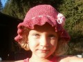 klobouček - holčička malinová