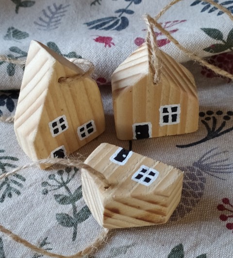 dřevěné domečky k zavěšení dřevo domov dekorace vánoce domeček 