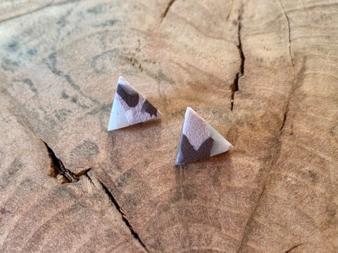 Náušnice Purple triangle náušnice fimo lakované puzety polymerová hmota 