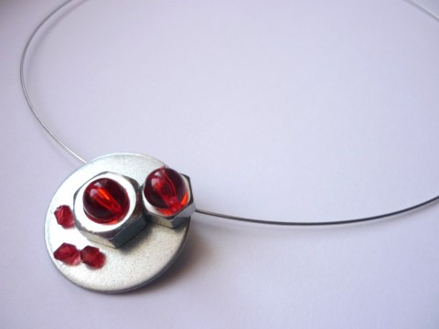 Červená v kovu II červená náhrdelník korálky elegantní netradiční matice 