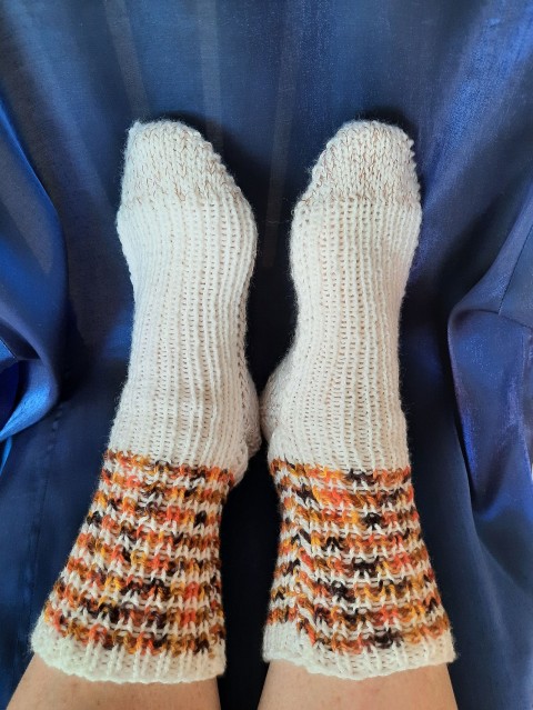 ručně pletené ponožky - bílé zima podzim spaní jaro ponožky nohy noha teplo ponožka nožky nožka pletené ponožky 