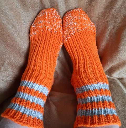 pletené ponožky oranžovošedé zima podzim spaní jaro ponožky nohy noha teplo ponožka nožky nožka pletené ponožky 