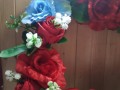 Věnec červené růže s  bodláky