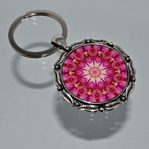Přívěsek na klíče - růžová mandala přívěsek růžová přívěšek klíčenka mandala přívěsek na klíče přívěšek na klíče mandaly 