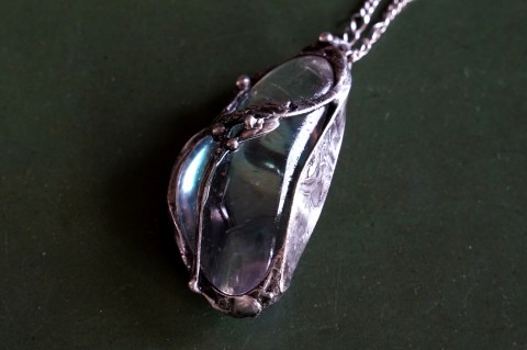 Aura (křišťál aqua aura) náhrdelník přívěsek cín řetízek křišťál přívěs amulet mosaz aqua aura 