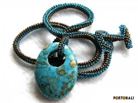 Modrohnědý s howlitem náhrdelník korálky modrá beadweaving howlit donut 