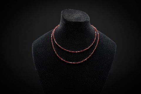 Dlouhý náhrdelník s českými granáty červená originální granát luxusní drahokam rudá pyrop český granát 
