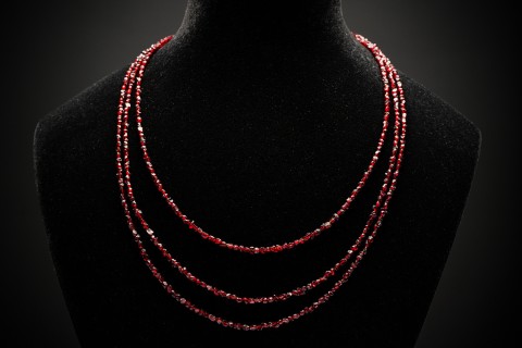 Třířadý náhrdelník - český granát červená originální granát luxusní drahokam rudá pyrop český granát 