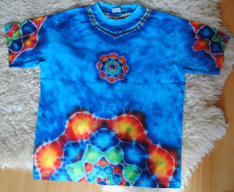 Tričko XL- Modravé dálky voda moře léto tričko mandala hippies pánské batikované 