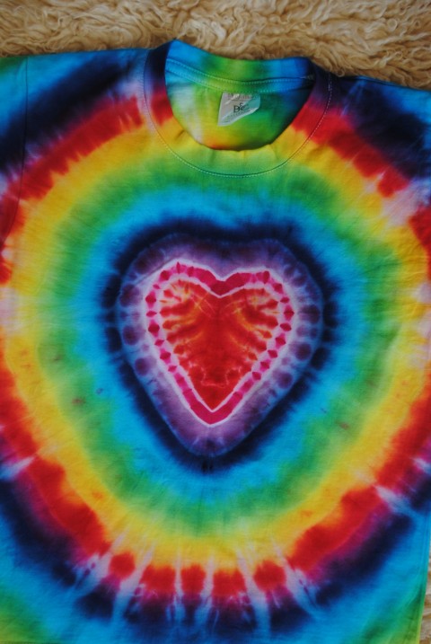 Tričko 122/128 - Zářící srdce srdce srdíčko láska duhový tričko duha mandala hippies hippie 