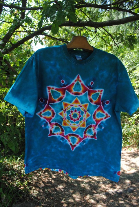 Batikované tričko-V tyrkysovém moři radost květina batika léto mandala batikované. hippies 