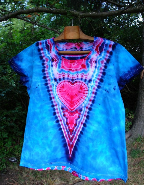 Batikované tričko - V srdci klid srdce růžová srdíčko batika léto hippie batikované bohémské 