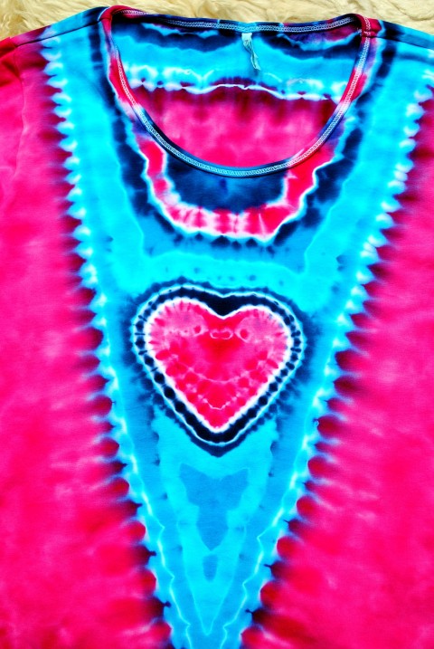 Batik. tričko - Srdce na dlani srdce růžová srdíčko batika léto tyrkysová hippie batikované bohémské 