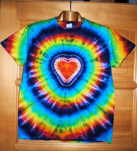 Batik.tričko - Srdce v duze srdce srdíčko batika léto tyrkysová duha hippie duhové batikované bohémské 