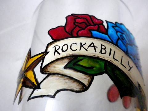 RockGlass - Rockabilly květina třešeň pták ptáček sklo malba růže hvězda retro rock kytka motiv nápis hvězdička vlaštovka rockabilly malba na sklo tetování rebel rebelské 