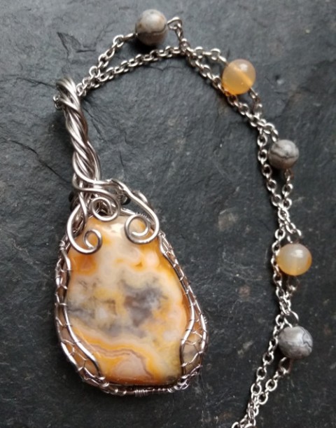Oboustranný náhrdelník achát žlutý šperky dárek svátek výročí řetízek nerez ocel minerály wire-wrapping kameny drátkování ruční výroba pro ženy hand-made 