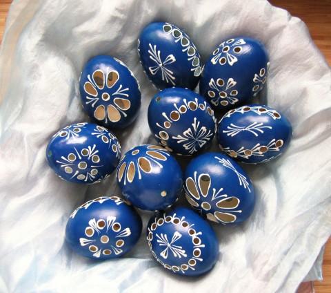 madeirové kraslice - modré modrá bílá vosk velikonoce slepice krajka kraslice vajíčko madeira 