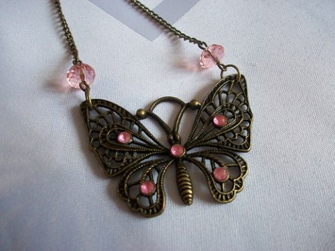Růžový motýl náhrdelník motýl bronz 