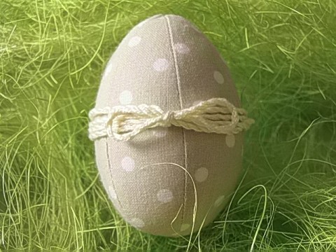 puntikaté  šité... dekorace dekorační velikonoční textilní zdobené vejce vajíčko látkové plněné 