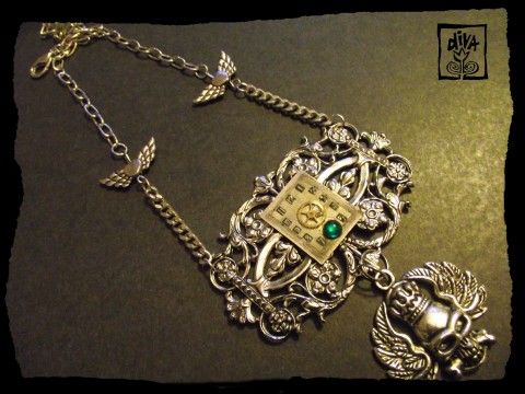 Steampunkový náhrdelník náhrdelník stříbrný steampunk filigrán ciferník lebka 