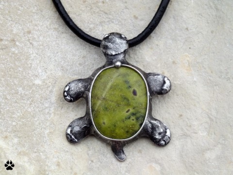 Náhrdelník Želvička - serpentin náhrdelník kámen dárek zelená cín želva želvička zelený zelené minerály serpentin kameny cínový cínové auorský 