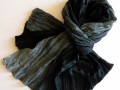 Černošedá elegance - hedvábná šála