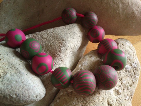 Růžovo - zelené náhrdelník zelená růžová polymery fimo korále vzory 
