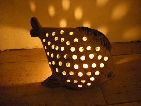 Svícen ryba dekorace vánoce keramika svícen světlo přírodní zahrada ozdoba béžová chalupa kapřík 